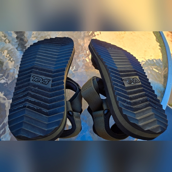 Men's Teva Universal Trail Sandals size 10 - Picture 6 of 6